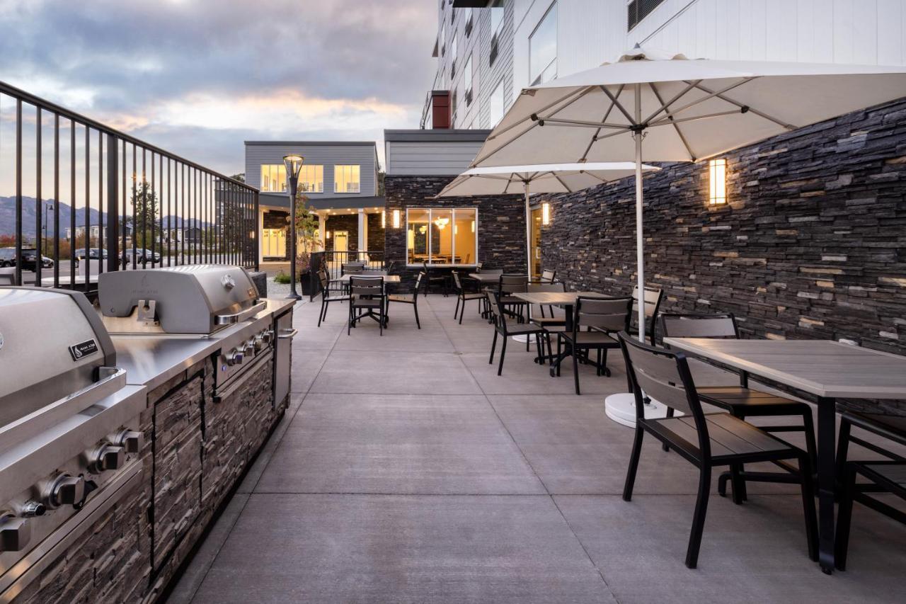 Towneplace Suites By Marriott West Kelowna Exterior photo