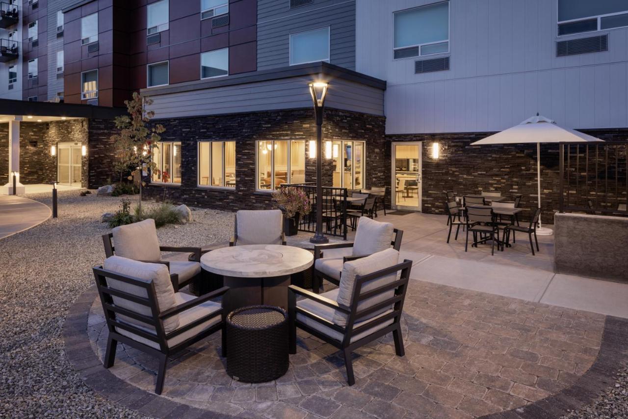 Towneplace Suites By Marriott West Kelowna Exterior photo